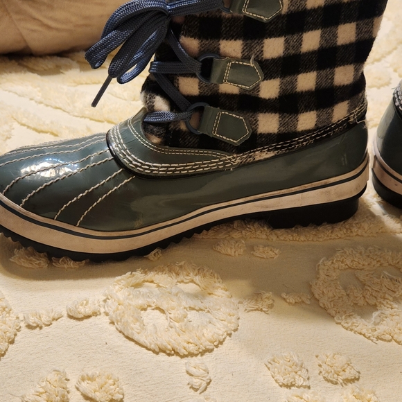 Skechers Highlanders Waterproof Plaid Boot Size 9.5 - Picture 7 of 9